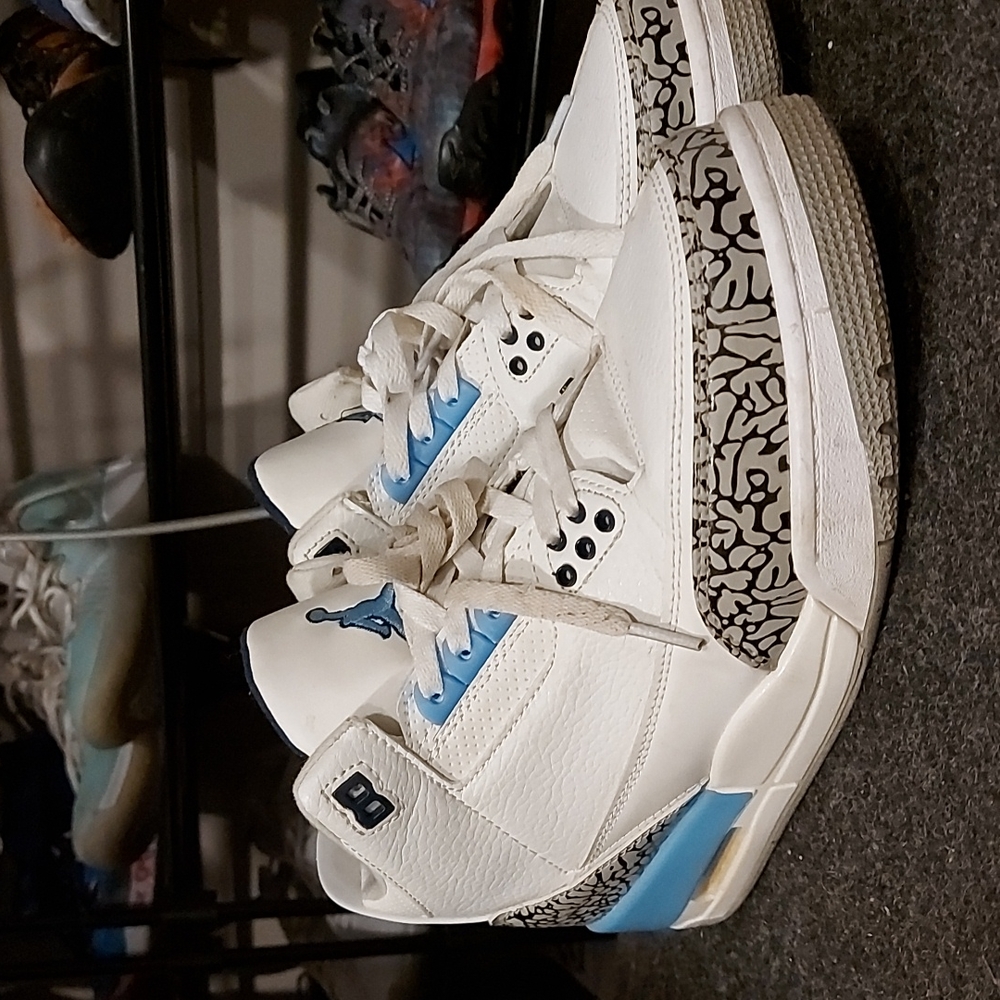 Air Jordan 3 UNC